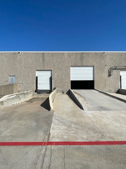 5001 North Fwy, Fort Worth, TX à louer - Photo du bâtiment - Image 3 de 4
