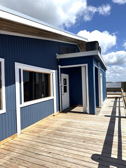 700 Fishermans Wharf, Fort Myers Beach, FL à louer - Photo du bâtiment - Image 3 de 8