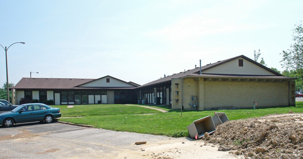 1350-1358 D'Adrian Professional Pky, Godfrey, IL for lease - Building Photo - Image 3 of 23