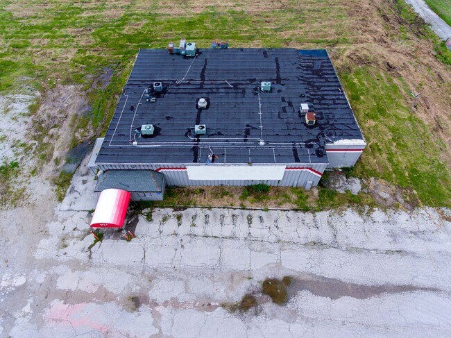 Plus de détails pour 60 Four Corners Ln, Centreville, IL - Commerce de détail à vendre