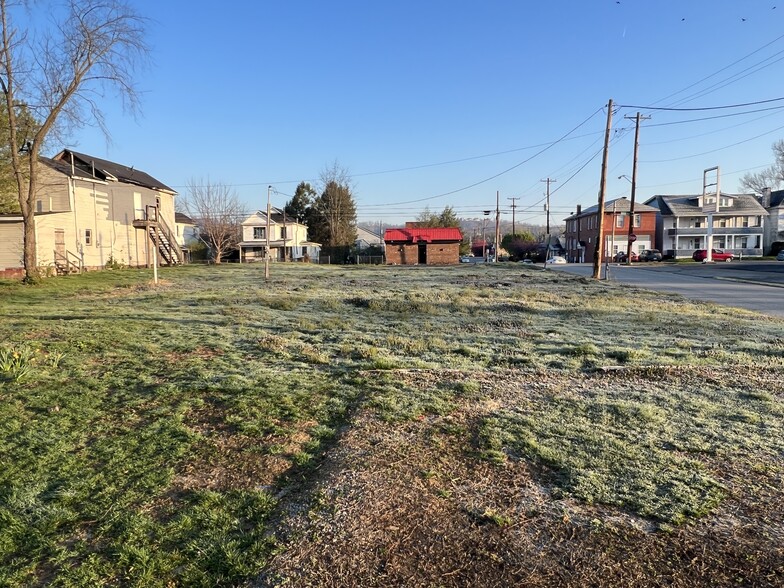 711 Adams, Huntington, WV for sale - Primary Photo - Image 1 of 5