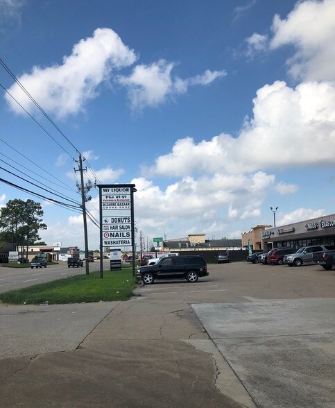 7101-7127 Spencer Hwy, Pasadena, TX à louer - Photo du bâtiment - Image 3 de 3