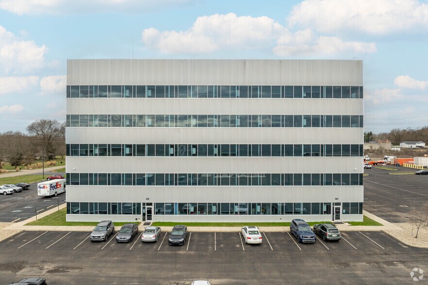 2321 Energy Dr, Louisville, OH à louer - Photo du bâtiment - Image 3 de 14