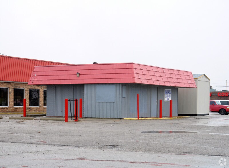 2328 Broadway St, Anderson, IN à vendre - Photo du bâtiment - Image 2 de 2