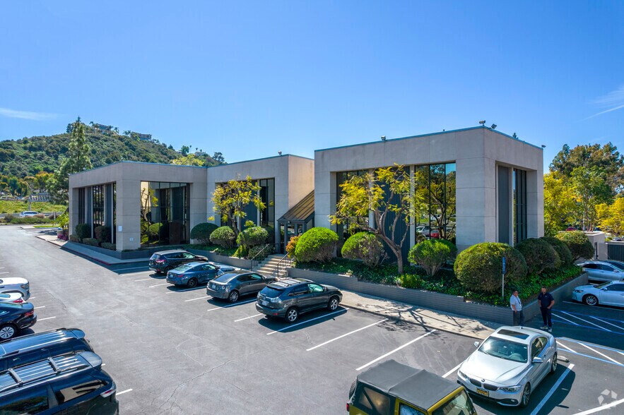 3636 Camino del Rio N, San Diego, CA à louer - Photo du bâtiment - Image 2 de 6