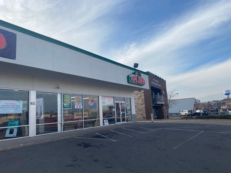 4121 Lakeland Ave N, Robbinsdale, MN à louer - Photo du bâtiment - Image 2 de 5