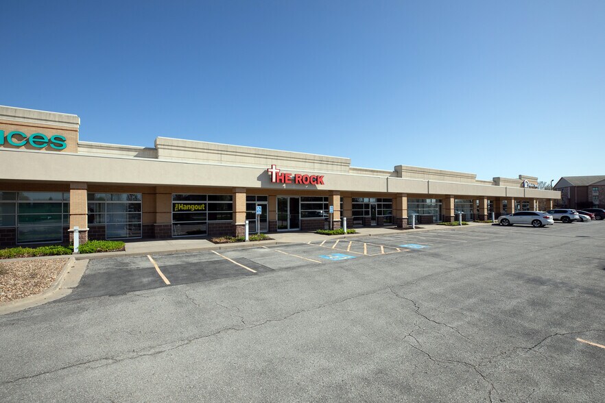 15405-15455 S Rogers Rd, Olathe, KS à louer - Photo du bâtiment - Image 2 de 6