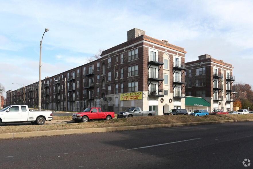 5457 Delmar Blvd, Saint Louis, MO à louer - Photo du bâtiment - Image 2 de 43
