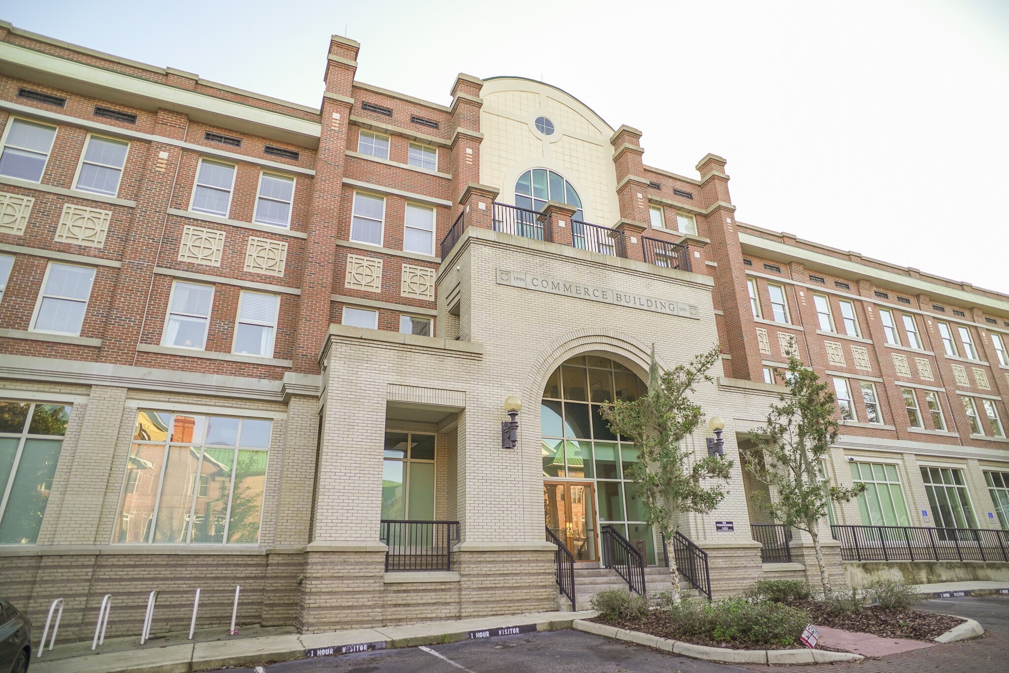 300 E University Ave, Gainesville, FL à louer Photo du bâtiment- Image 1 de 30