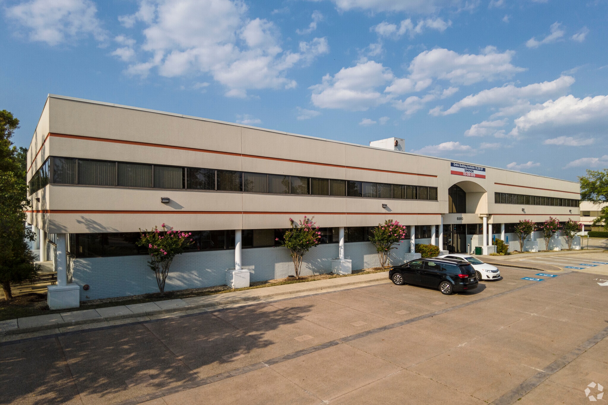 6860 Commercial Dr, Springfield, VA à louer Photo du bâtiment- Image 1 de 6