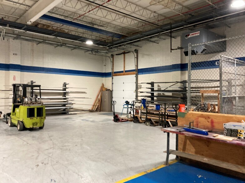 30 Moffitt St, Stratford, CT à louer - Photo intérieure - Image 3 de 6