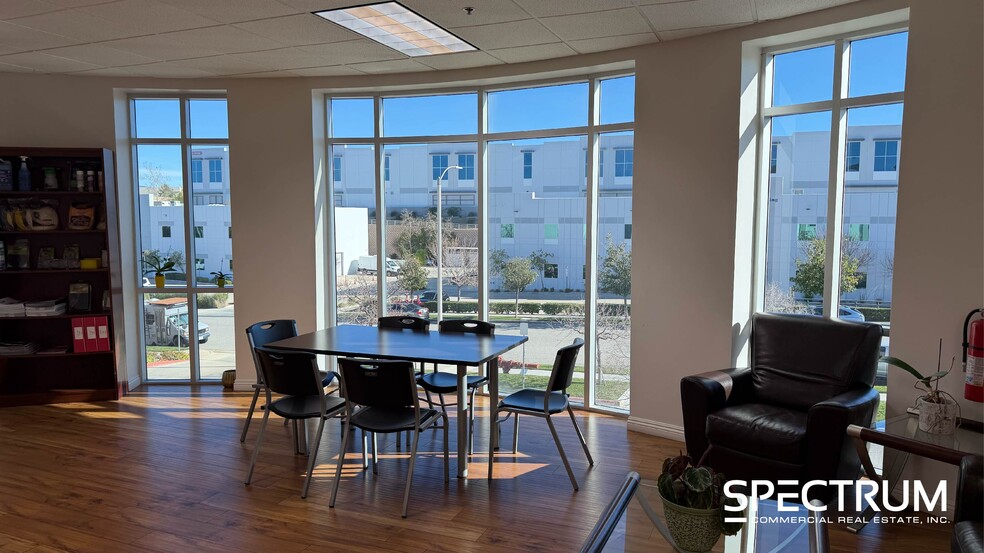 26321 Ferry Ct, Santa Clarita, CA for lease - Building Photo - Image 3 of 19