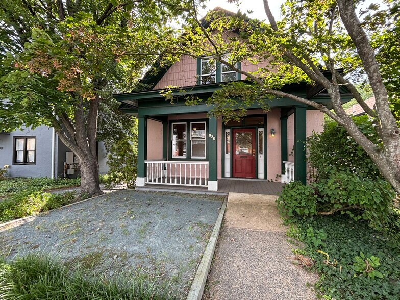 920 9 1/2 St NE, Charlottesville, VA à louer - Photo principale - Image 1 de 2