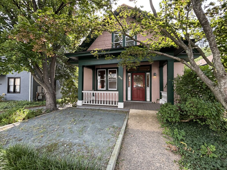 920 9 1/2 St NE, Charlottesville, VA for lease - Primary Photo - Image 1 of 2