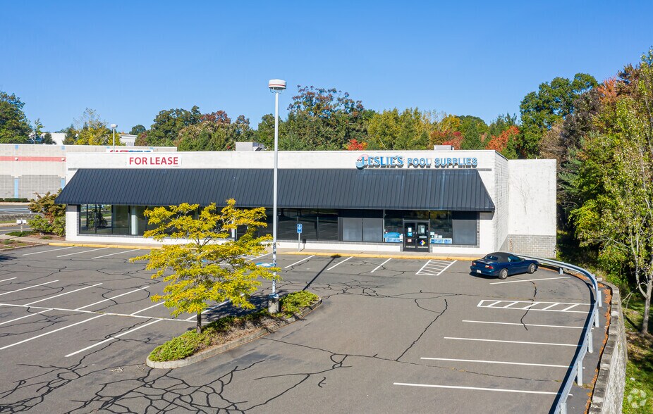 91 Hale Rd, Manchester, CT à louer - Photo du bâtiment - Image 2 de 10