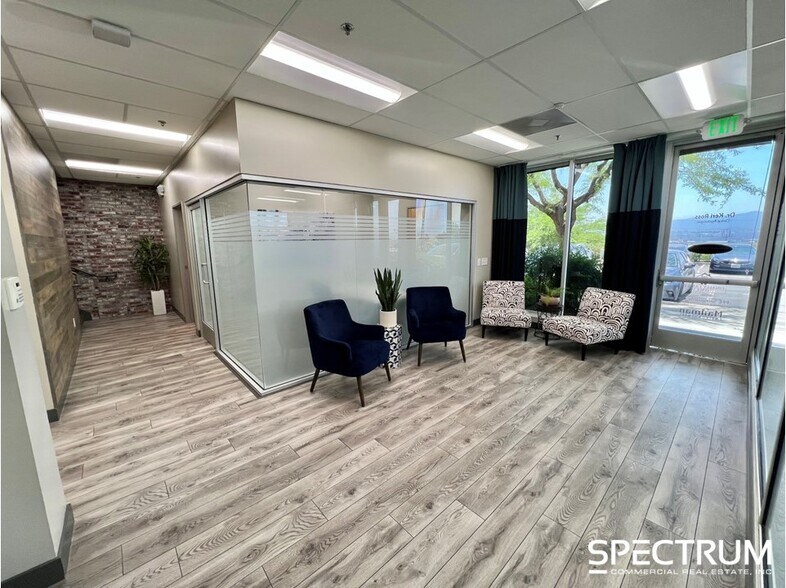 28338 Constellation Rd, Valencia, CA à vendre - Photo du bâtiment - Image 3 de 20