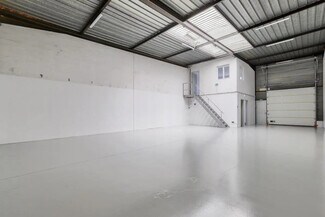Plus de détails pour 14-16 Rue Du Compas, SAINT-OUEN-L'AUMONE - Industriel à louer
