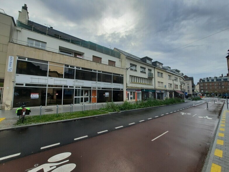 Office in Rouen for lease - Building Photo - Image 1 of 19