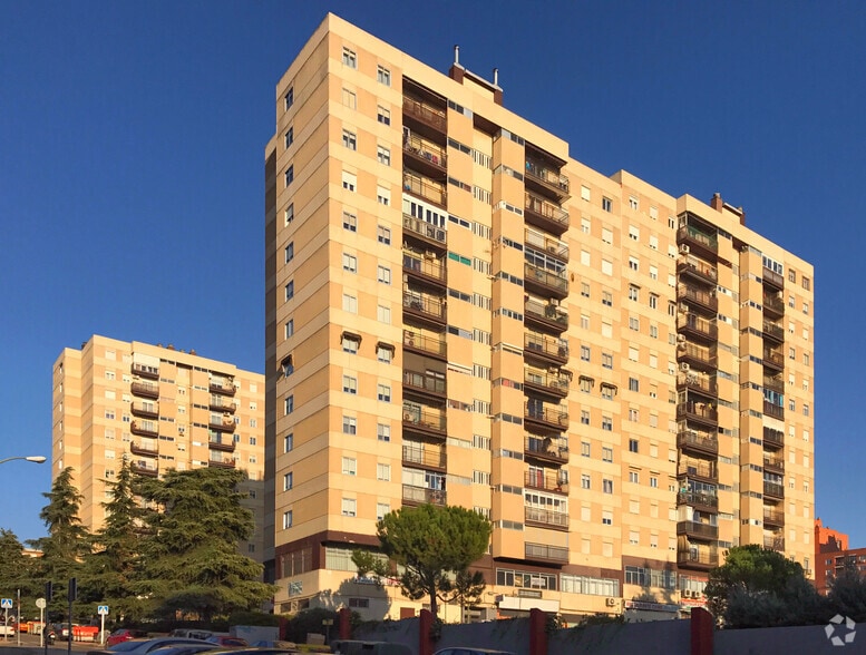 Avenida de Rafael Alberti, 16, Madrid, Madrid for sale - Primary Photo - Image 1 of 2