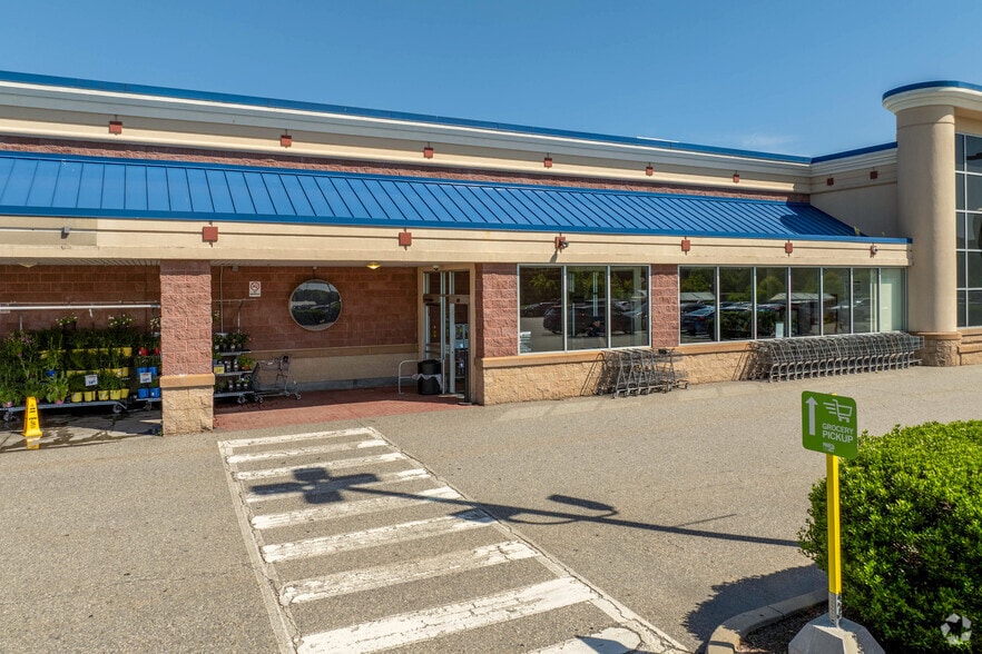 251 Kennedy Dr, Putnam, CT for sale - Building Photo - Image 2 of 4
