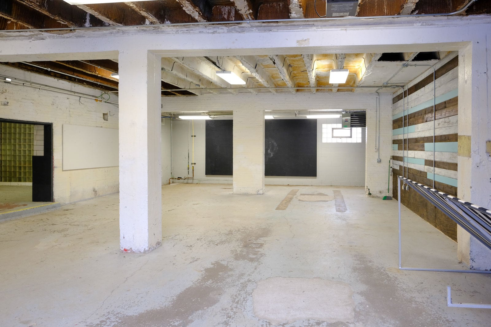 408 W Main St, Benton Harbor, MI for lease Interior Photo- Image 1 of 21