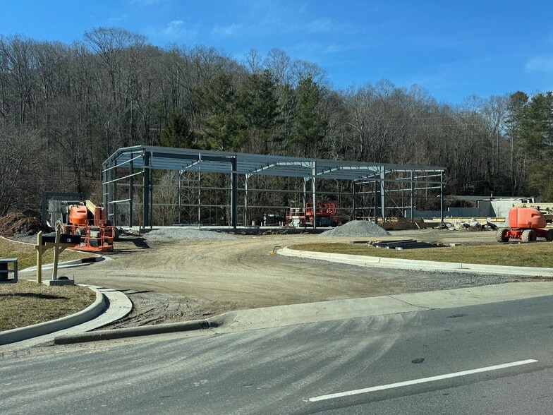 841 Charlotte Hwy, Fairview, NC for lease - Building Photo - Image 3 of 6