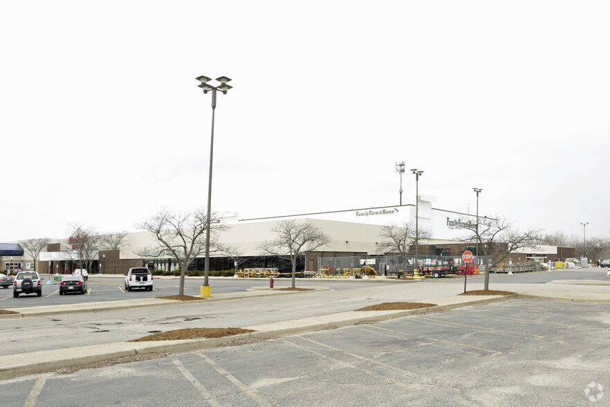 4311-4325 Plainfield Ave NE, Grand Rapids, MI à louer - Photo du bâtiment - Image 2 de 4