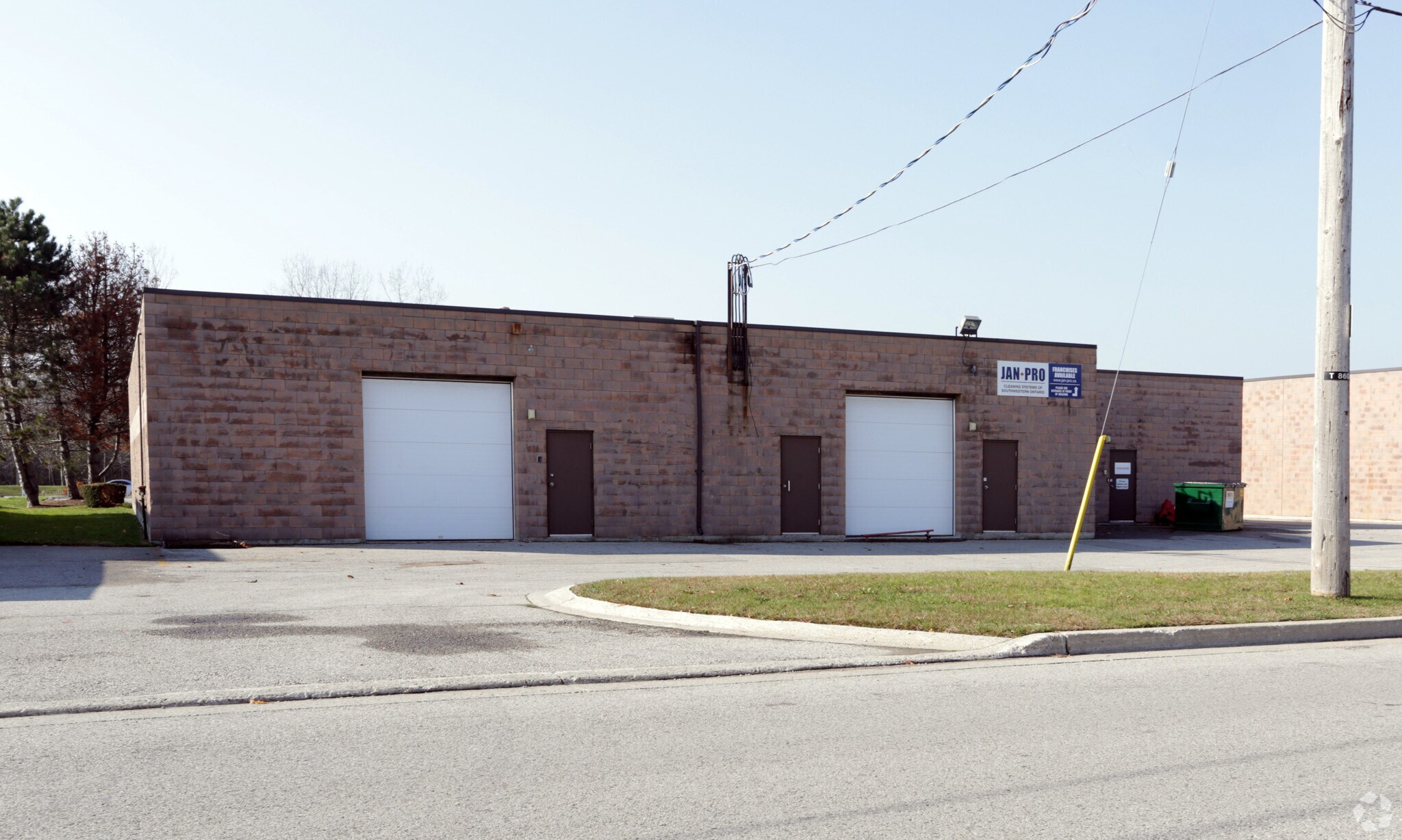 335 Sovereign Rd, London, ON à vendre Photo principale- Image 1 de 1