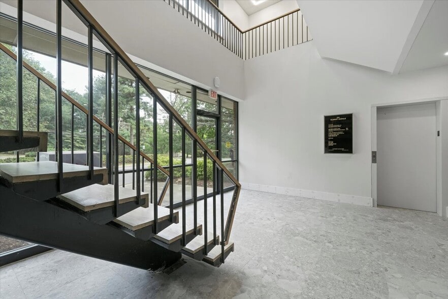 180 Summit Ave, Montvale, NJ for lease - Interior Photo - Image 3 of 21