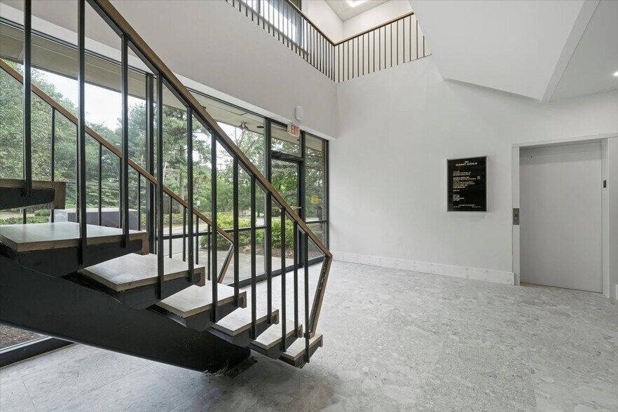 180 Summit Ave, Montvale, NJ à louer - Photo intérieure - Image 3 de 21