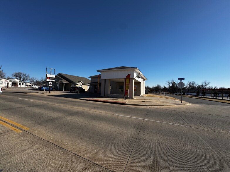2205 N Kickapoo Ave, Shawnee, OK for sale - Building Photo - Image 2 of 4