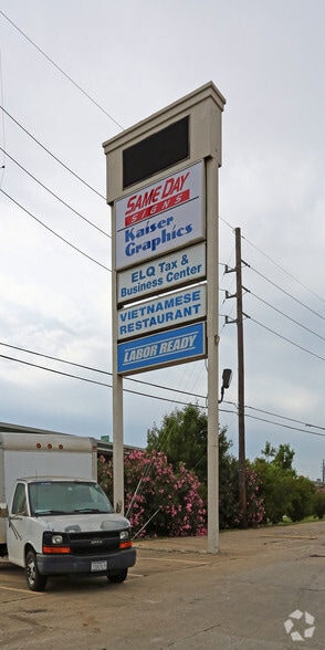 12511-12519 N I-45, Houston, TX for lease - Building Photo - Image 2 of 4