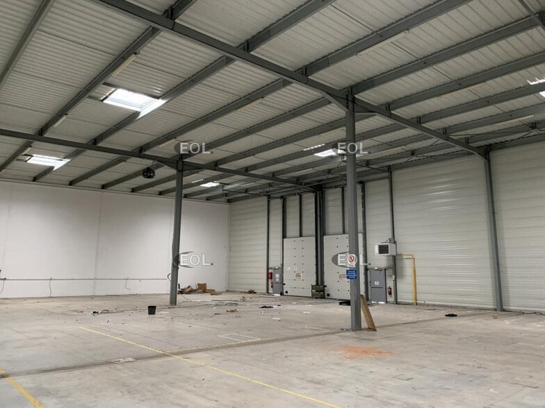 Industrial in Moissy-Cramayel for lease - Building Photo - Image 2 of 9
