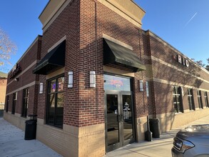 6816 River Center Dr, Clemmons, NC for lease Building Photo- Image 2 of 16