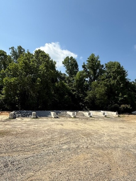 2217 Chestnut Street Ext, High Point, NC à louer - Photo du bâtiment - Image 3 de 7