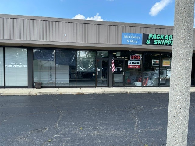 204-218 E Chicago Ave, Westmont, IL for lease Building Photo- Image 1 of 2