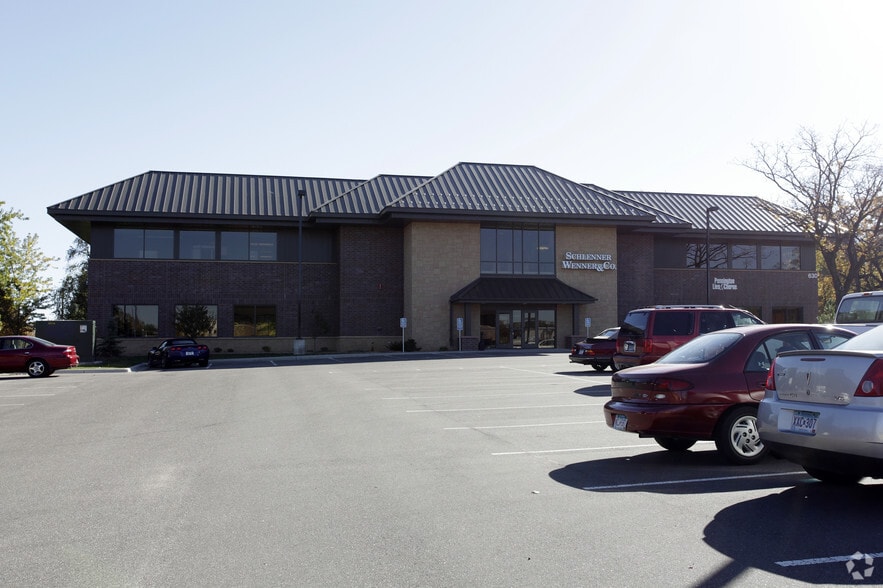 630 Roosevelt Rd, Saint Cloud, MN for sale - Building Photo - Image 2 of 18