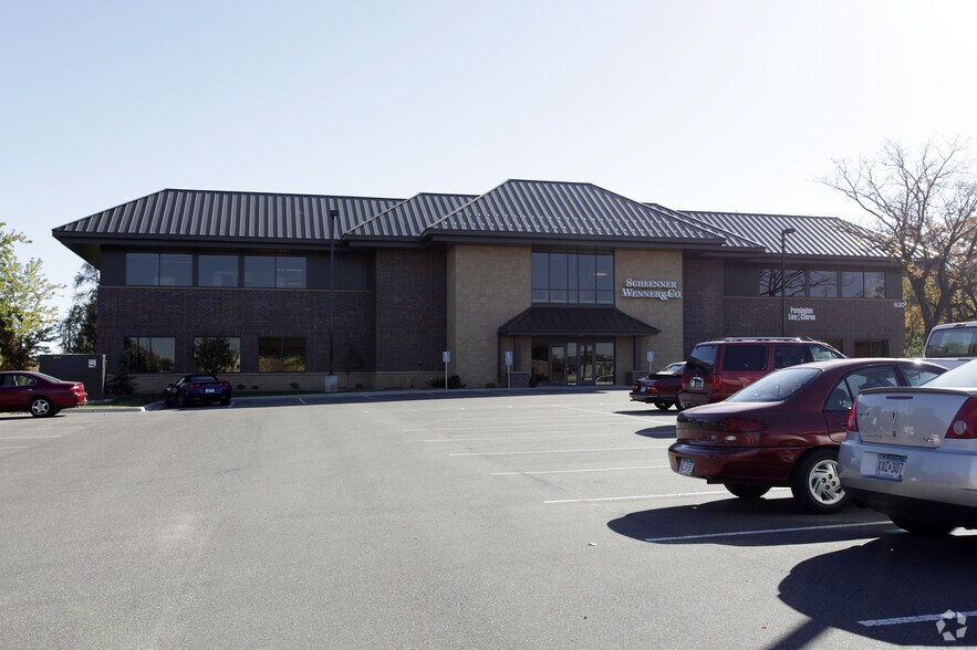 630 Roosevelt Rd, Saint Cloud, MN à vendre - Photo du bâtiment - Image 2 de 18
