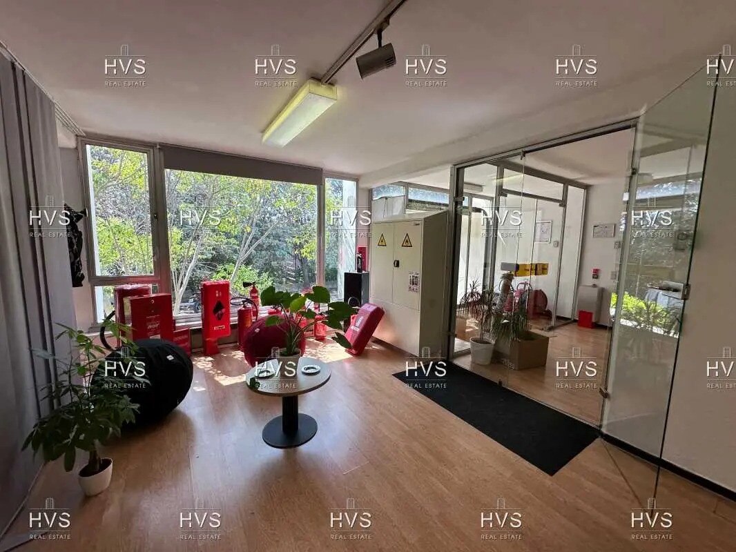 Flex in Aix-en-Provence for lease Interior Photo- Image 1 of 15