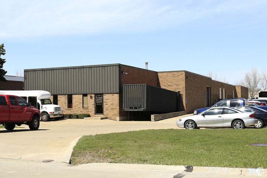 9840 York Alpha Dr, North Royalton, OH for lease - Primary Photo - Image 1 of 7