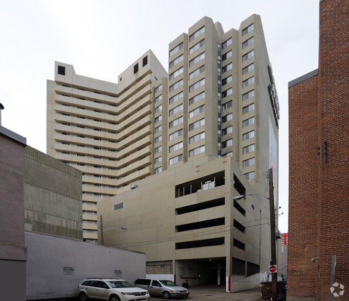 10049 103rd St NW, Edmonton, AB for lease - Building Photo - Image 3 of 20