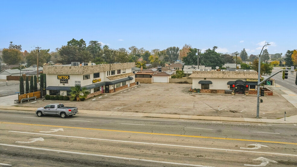 1656 Oak St, Bakersfield, CA for lease - Primary Photo - Image 1 of 26