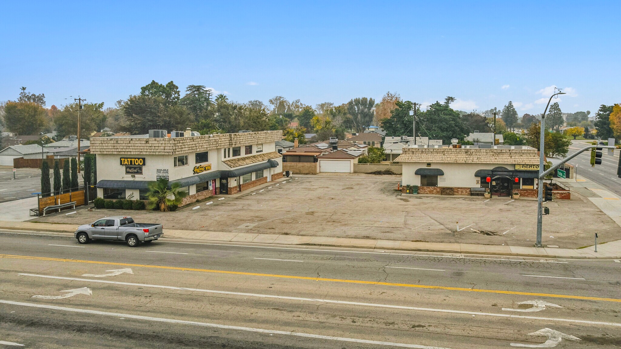 1656 Oak St, Bakersfield, CA for lease Primary Photo- Image 1 of 27