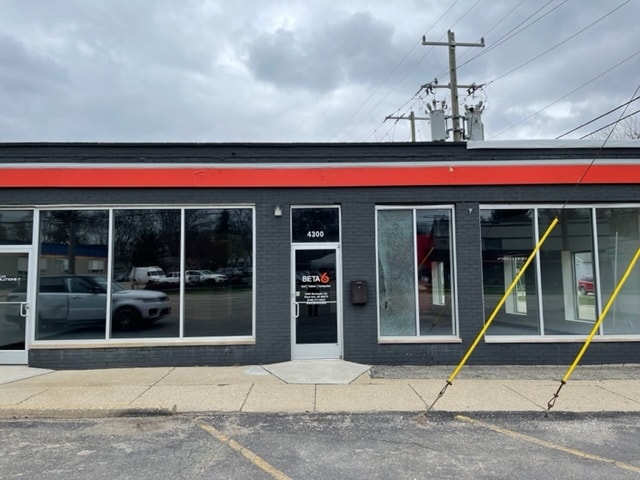 4314-4320 Rochester Rd, Royal Oak, MI for lease - Building Photo - Image 2 of 14