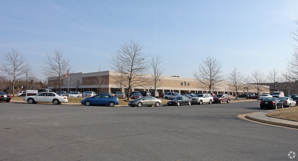 14910-14930 Bogle Dr, Chantilly, VA à louer - Photo du bâtiment - Image 3 de 3