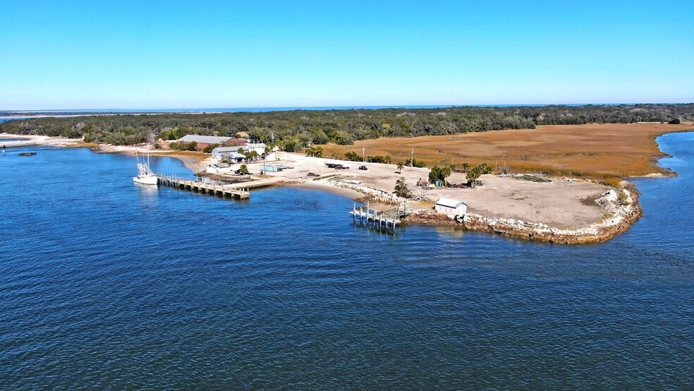 325 Pogy Pl, Fernandina Beach, FL for sale - Building Photo - Image 2 of 7