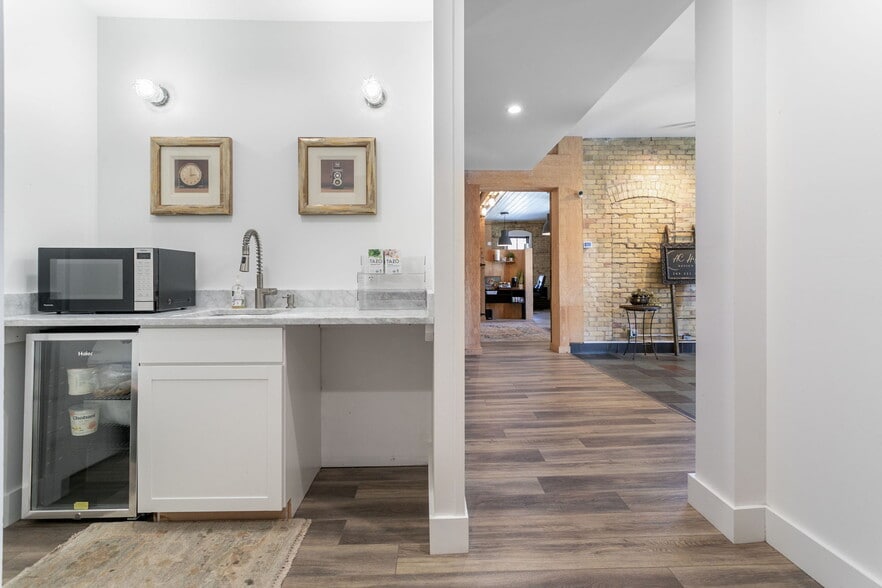 1032 E Wayne St, South Bend, IN à louer - Photo du bâtiment - Image 3 de 19