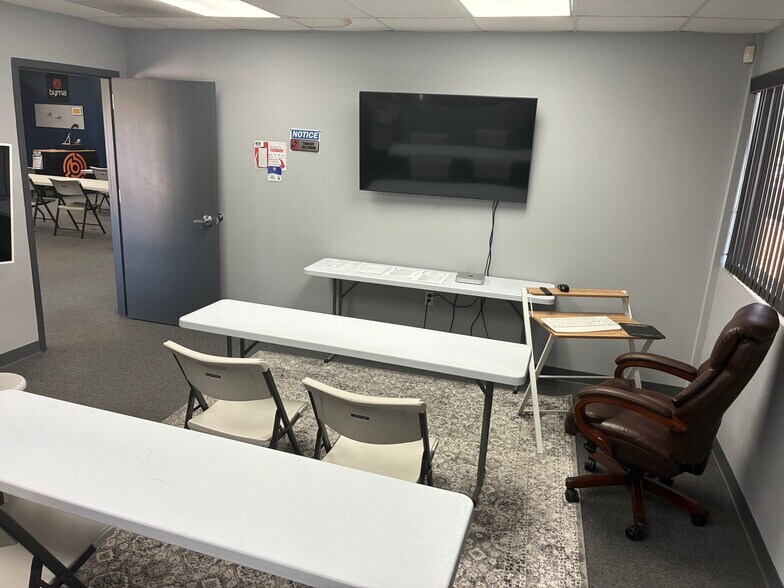 17981 Ideal Pkwy, Manteca, CA à louer - Photo du bâtiment - Image 2 de 11