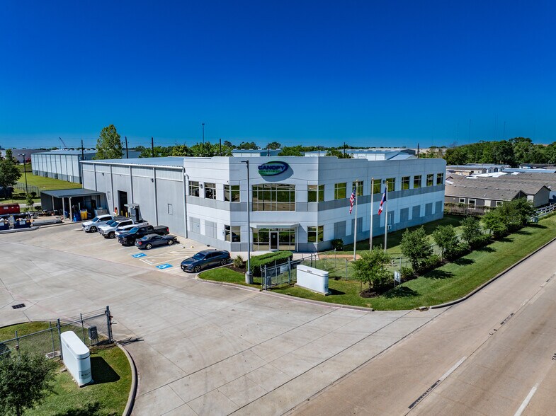 2423 S Sam Houston Pkwy West, Houston, TX à louer - Photo du bâtiment - Image 1 de 1
