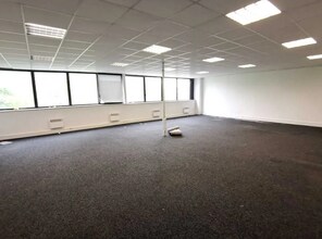 Flex in Lisses for lease Interior Photo- Image 1 of 2